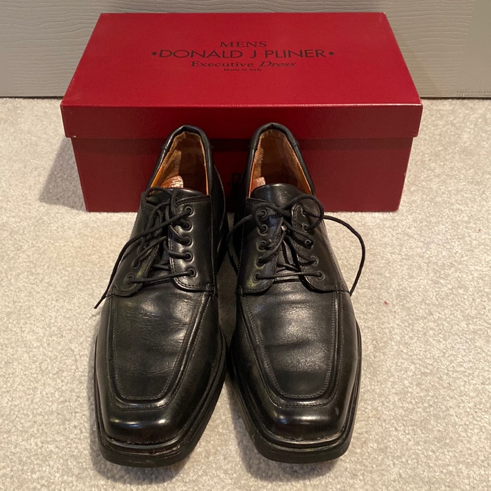 Donald J Pliner Black Leather Dress Shoes
